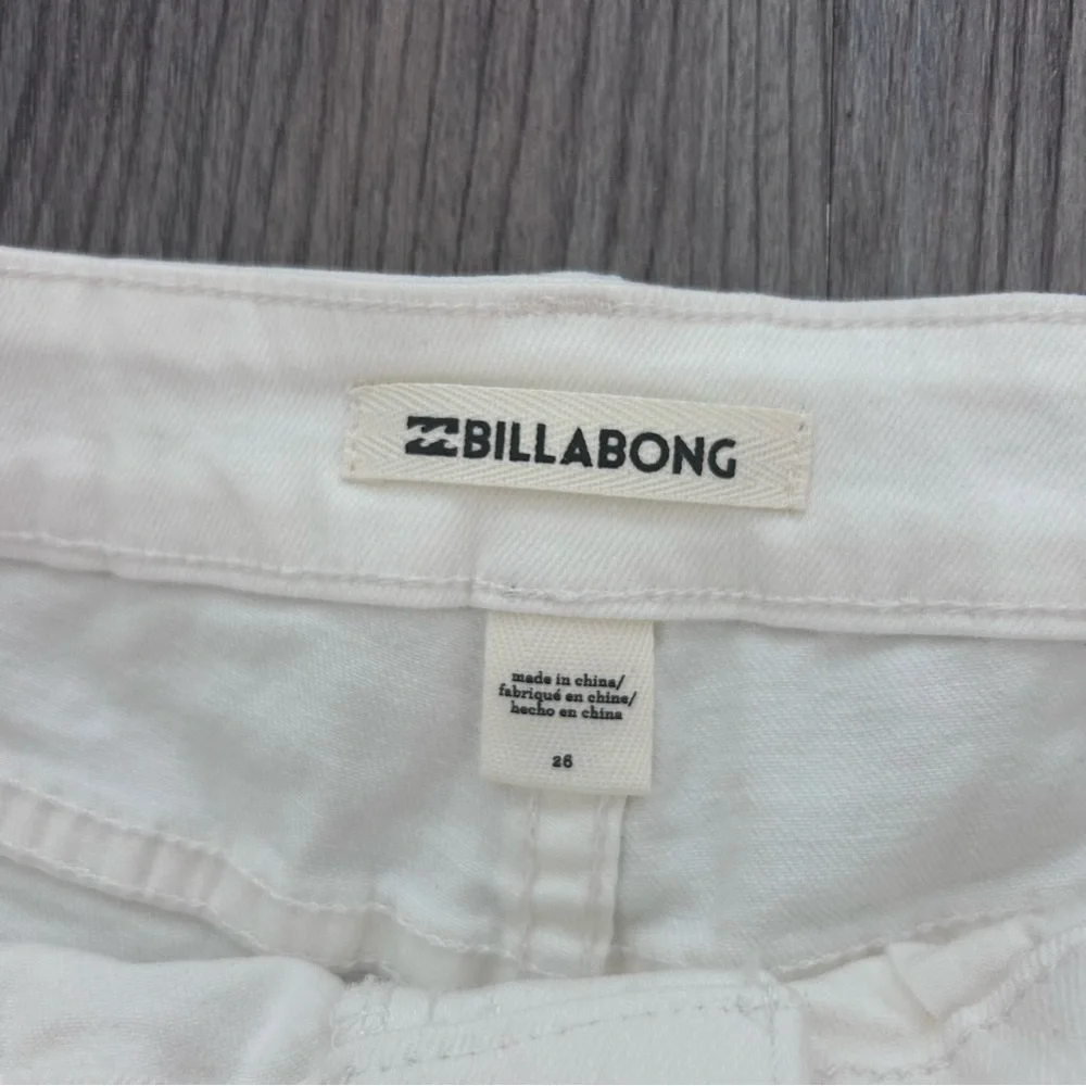 Billabong White Jean shorts 26